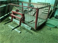 IH fast hitch pig crate good conditon