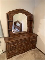 Dresser w/mirror