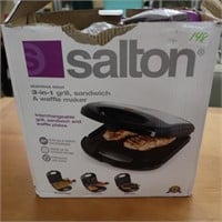 Salton 3 in 1  Sandwich, grill & Waffle Maker -New