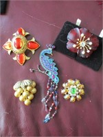 5 brooches - including peacock