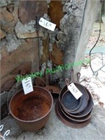 (5) Cast Iron Pans and Iron Pot