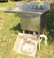 (1) Advance Tabco Stainless Steel Sink