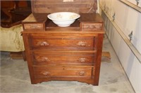 Antique Walnut Victorian 5-Drawer Chest