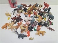 Lot de jouets en plastique d'époque pour animaux