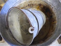 3 galvanized tubs & scoop