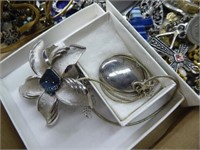 Vintage jewelry - 2 boxes