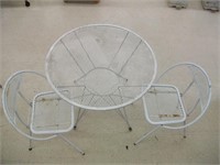 metal table & 2 chairs