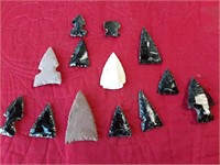 VARIETY OF SIZED ARROWHEADS