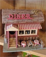 Diner birdhouse