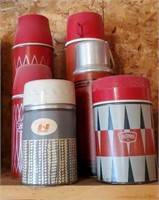 Red/grey/black thermos lot (6)