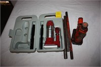 2 hydraulic jacks