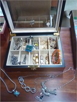 Jewelry box with jewelry