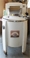 VINTAGE SPEED QUEEN WASHING MACHINE