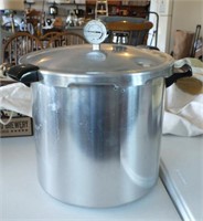 PRESTO PRESSURE COOKER