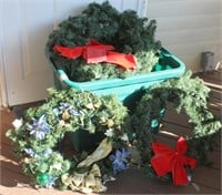 Tote with 6 wreaths, 1 is lighted
