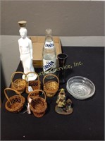 Figurines, Vase and misc flat of