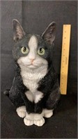 Cat statue