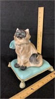 Cat statue