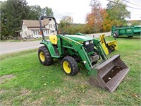 JOHN DEERE 4200 WITH JD 420 LOADER AND QUICK
