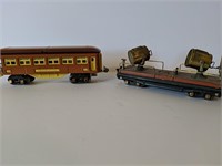 Lot of 2 Lionel Train Cars Models 614 & 820