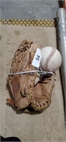 Rawlings Baseball Mitt w/ (3) Balls