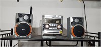 Philips FW C225 Stereo w/ (2) Speakers