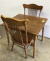 Child’s oak table w/chairs