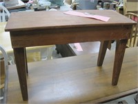 sm pine stool/bench 22" x 15" high