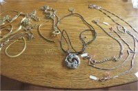 Costume jewellery chains and bracelets