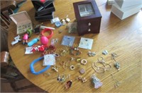 Costume jewellery and boxes