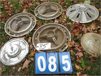 GROUPING VINTAGE HUBCAPS