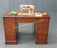 Vintage Singer Sewing Machine w Cabinet