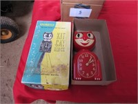 Kit Kat Clock w/ box ( No tail)