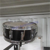Snare drum on stand