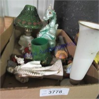 Assorted vases, figurines, misc