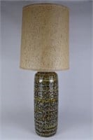 LARGE MID-CENTURY GLAZED POTTERY TABLE LAMP