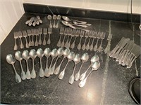 SET OF FLATWARE