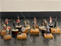 LOT- COLLECTION OF METAL AND PLASTIC SOLDIERS