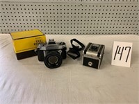 2 cameras (Exakta + Kodak)