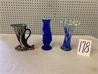 3 blue vases