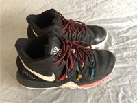 Nike Kyrie Boys Size 6.5 Shoes