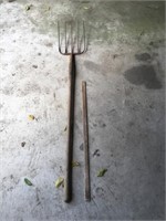 Five prong pitch fork