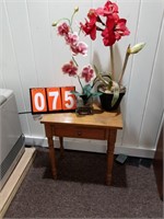 Small Oak table and flowers