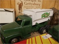 Buddy L dump truck (very cool)