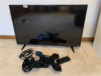 32" Dia Vizio Flat Screen TV & Wall Mount