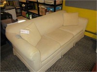 Sofabed w 2 Pillows