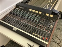 Yamaha 1604 MC Series mixing console