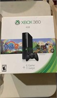 New in box Xbox 360, 4GB, plus one game Juego