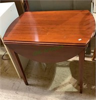Small oval Pembroke drop leaf table, with two