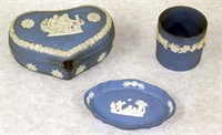 (3)  pcs blue Wedgewood, need cleaning